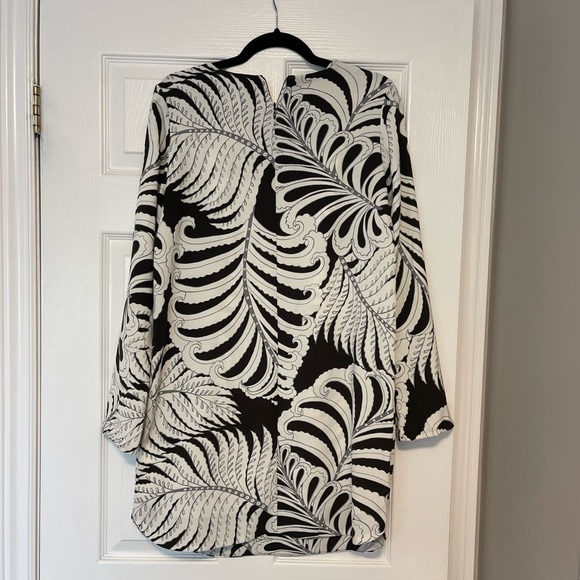 Long sleeve H&M dress size 8 - almost new - Picture 4 of 4